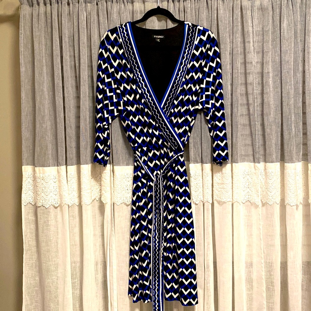 XL Black/Blue Geometric pattern Jersey Knit knee length dress.